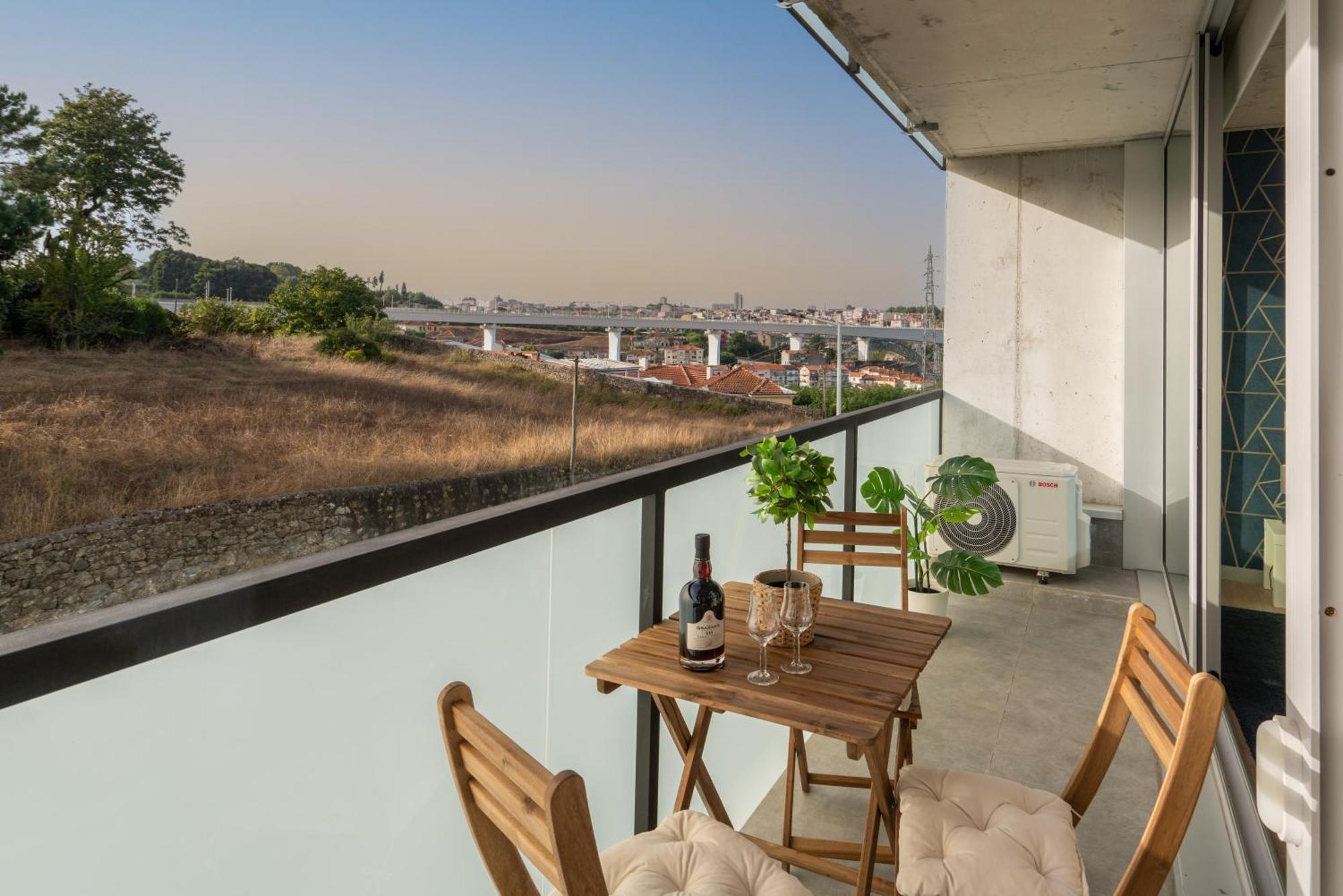 Host Wise - Luxurious Impressive Apartment - Balcony And Pool Вила-Нова-ди-Гая Экстерьер фото